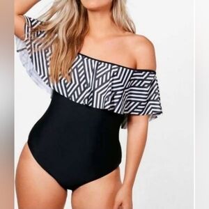 Black & White Striped Off The Shoulder Piece Padded Bra Women's Swimsuit  XL NWT